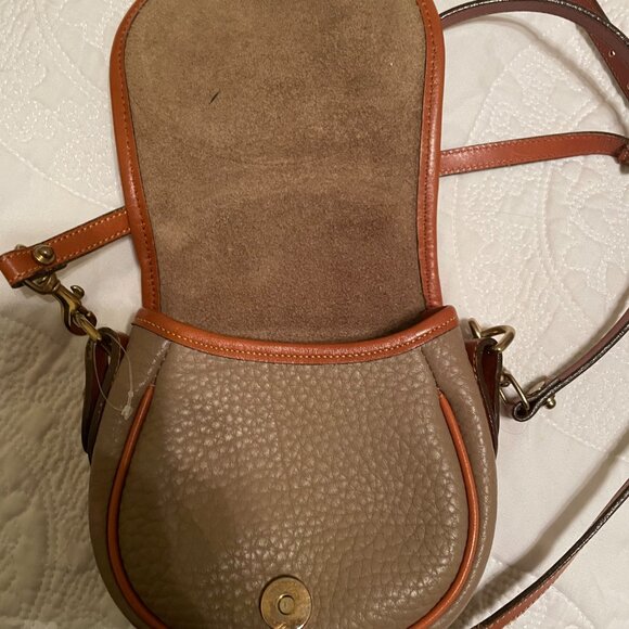 Vintage Dooney & Bourke Big Duck Crossbody handbag damage on strap - Picture 10 of 11